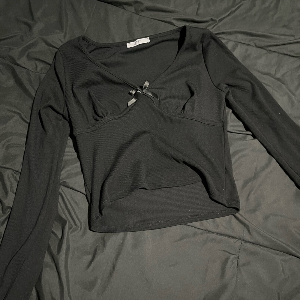 black longe sleeve top with bow detail!